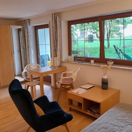Apartment Mit Kueche Und Balkon Oder Terrasse, Ruhig Und Gut Erreichbar Piding Buitenkant foto